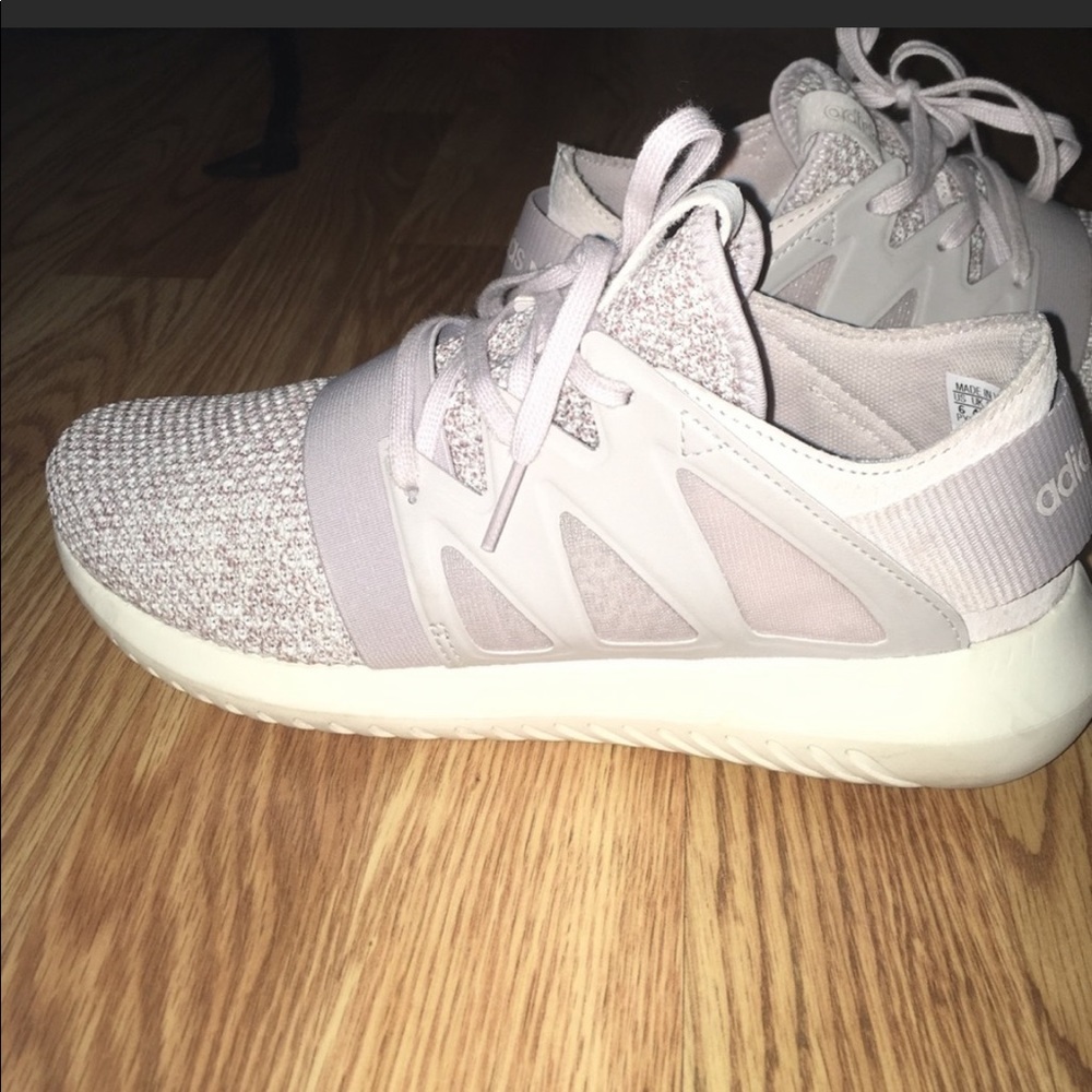Adidas tubular size 6!